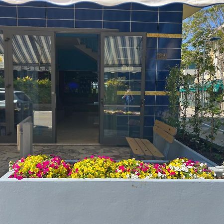 Hotel Estense Ріміні Екстер'єр фото