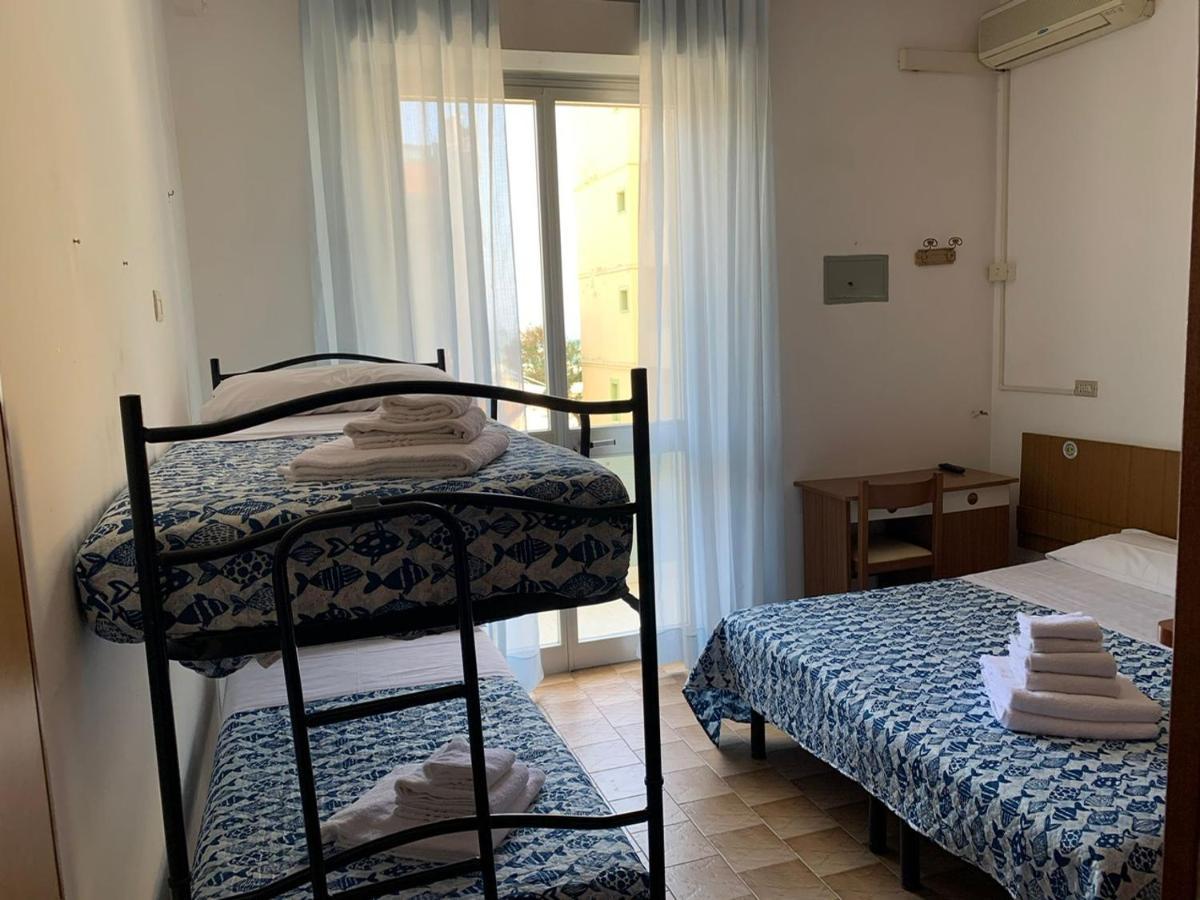 Hotel Estense Ріміні Екстер'єр фото