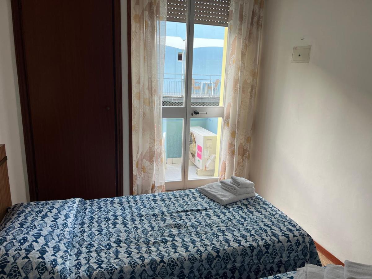 Hotel Estense Ріміні Екстер'єр фото